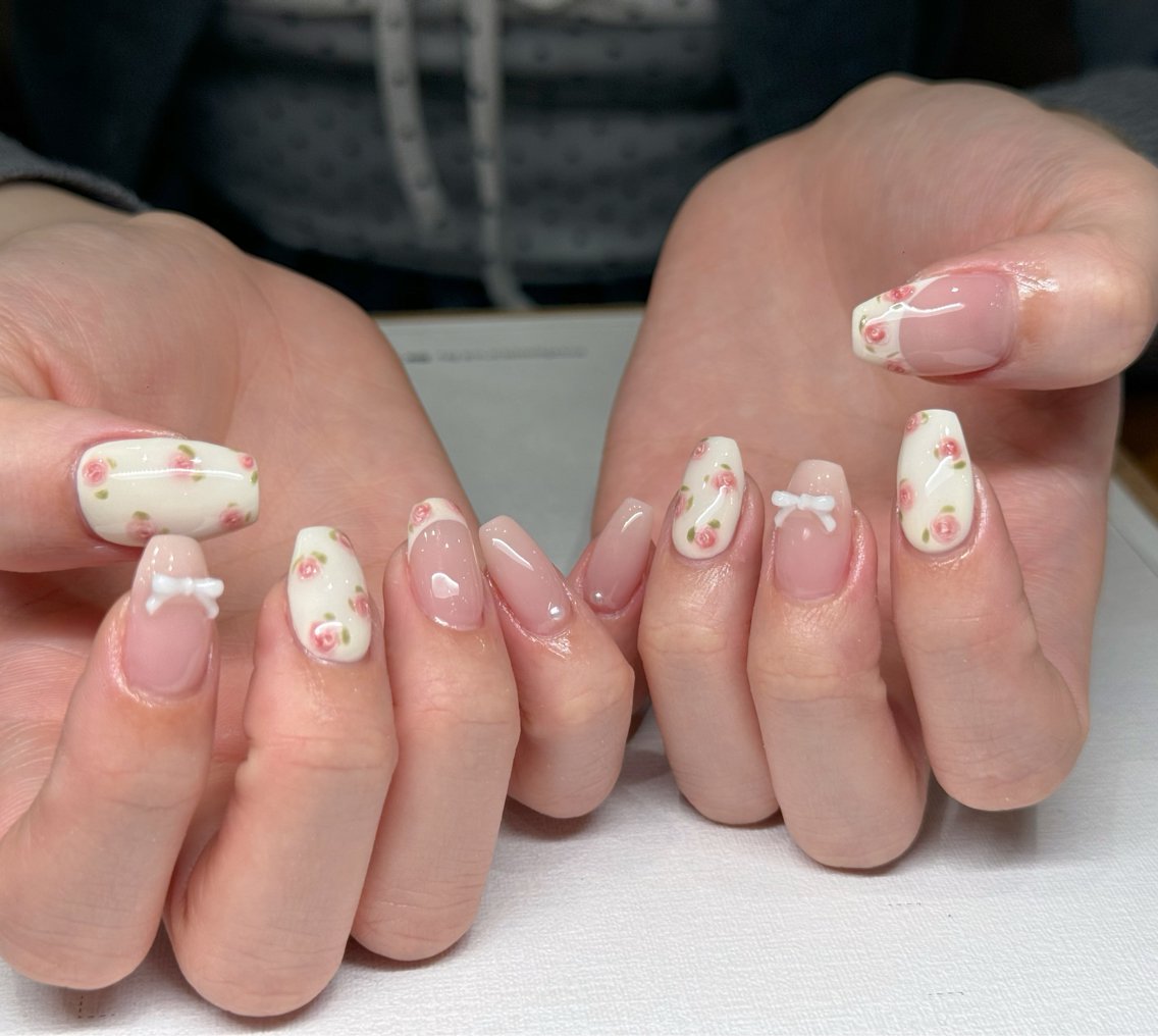 ネイル オーロラネイル ブルー チークネイル フレンチネイル グラデーション ハンドネイル ハンドケア HANA NAILSのネイルデザイン