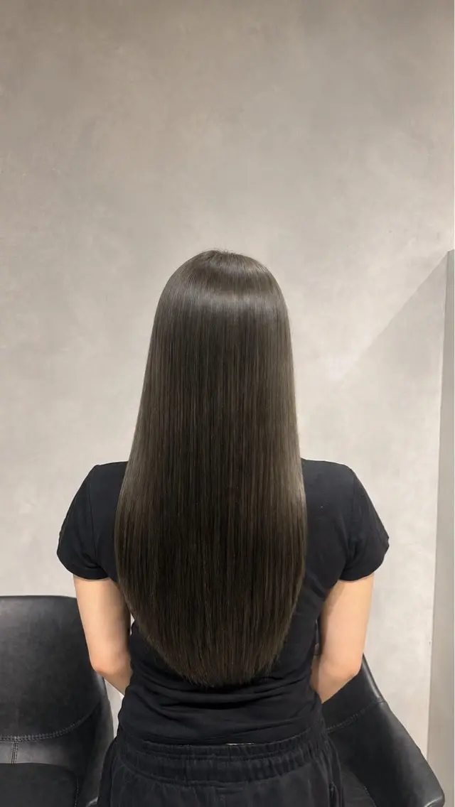 カラー 透明感カラー オリーブカラー ヘアカラー トリートメント 井野 彩加のヘアスタイル