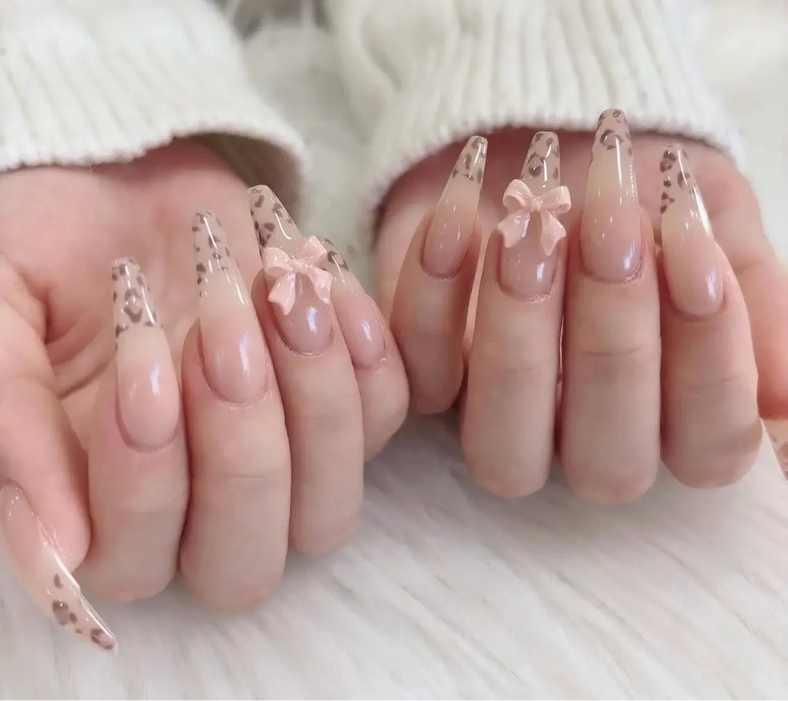 ネイル グラデーション キラキラネイル ワンカラーネイル 冬ネイル Jenn Nail Salonのネイルデザイン