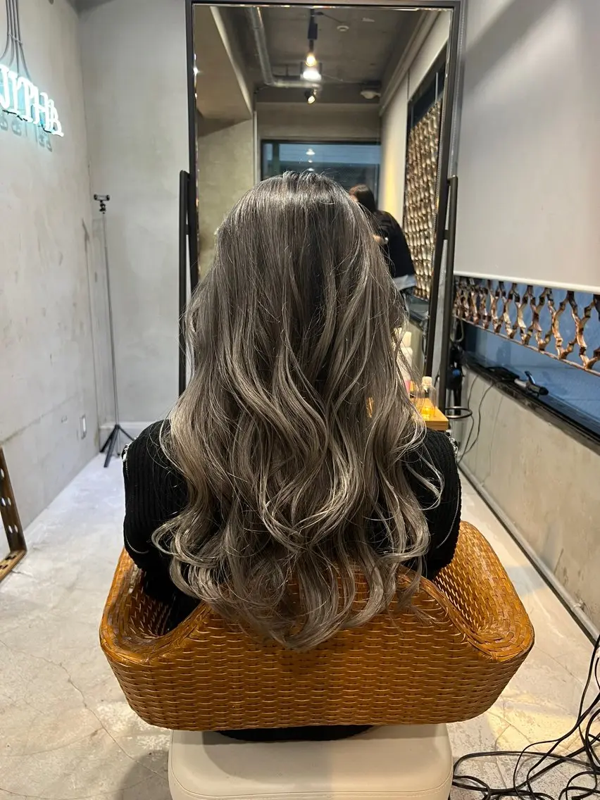 セミロング カラー カット ヘアカラー トリートメント 海外デザイン🇺🇸 石渡諒太のヘアスタイル