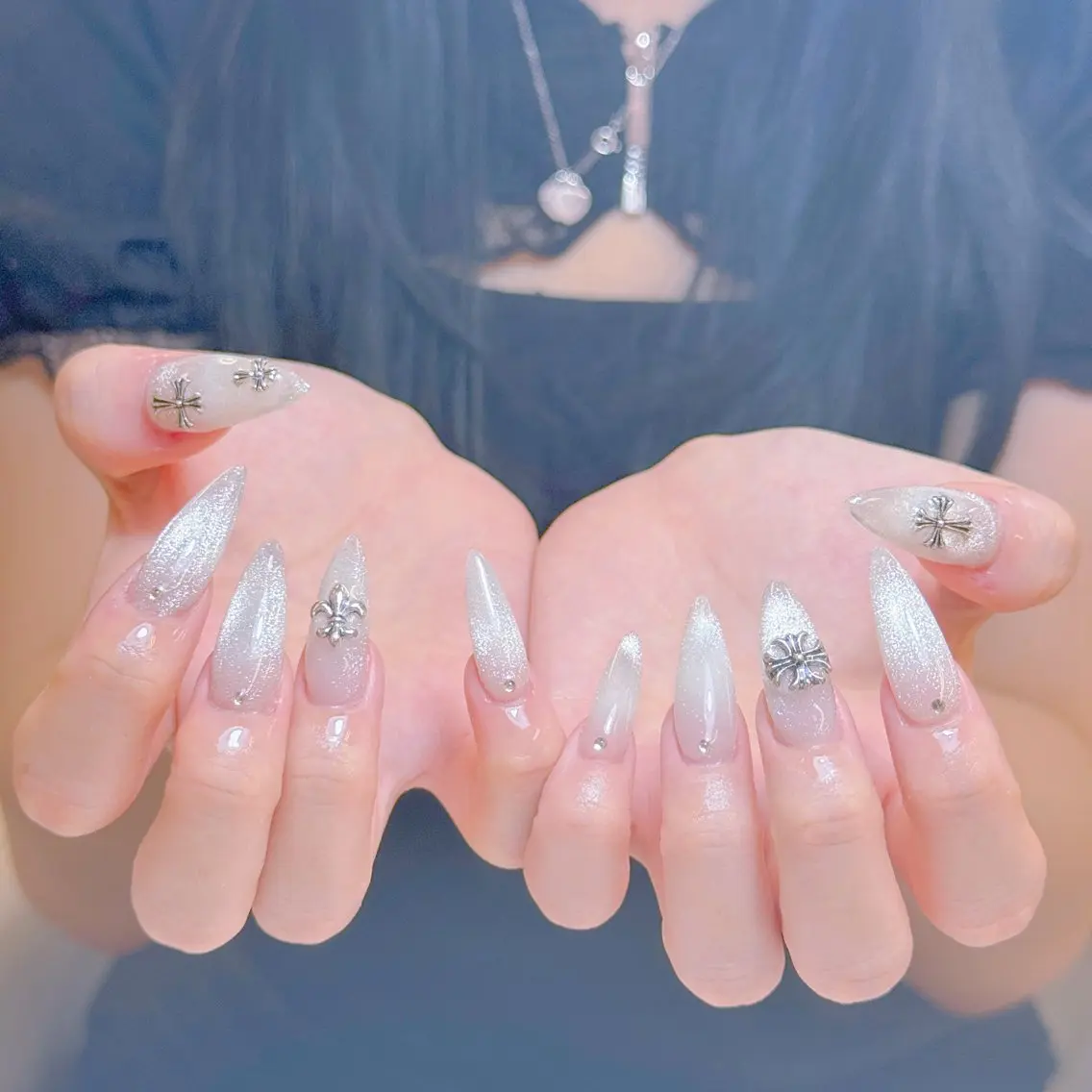 ネイル チークネイル 長さ出し フレンチネイル ジェルネイル ガラスフレンチ ハンドネイル anh nail anne🤍のネイルデザイン