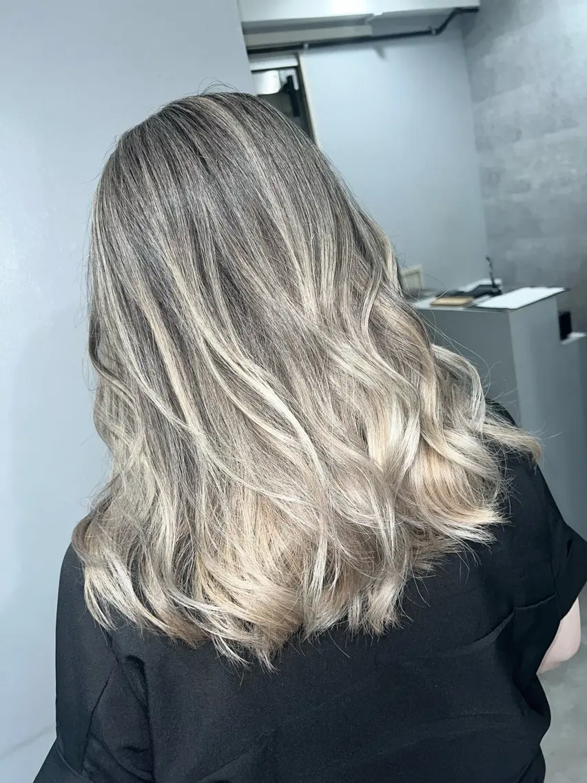 セミロング レイヤーカット 寺嶋 貴大のヘアスタイル