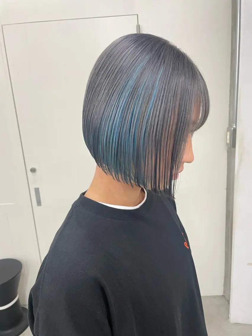 カラー ブルーカラー シルバー ヘアカラー トリートメント ハイトーン/レイヤー 🌸さくらのヘアスタイル