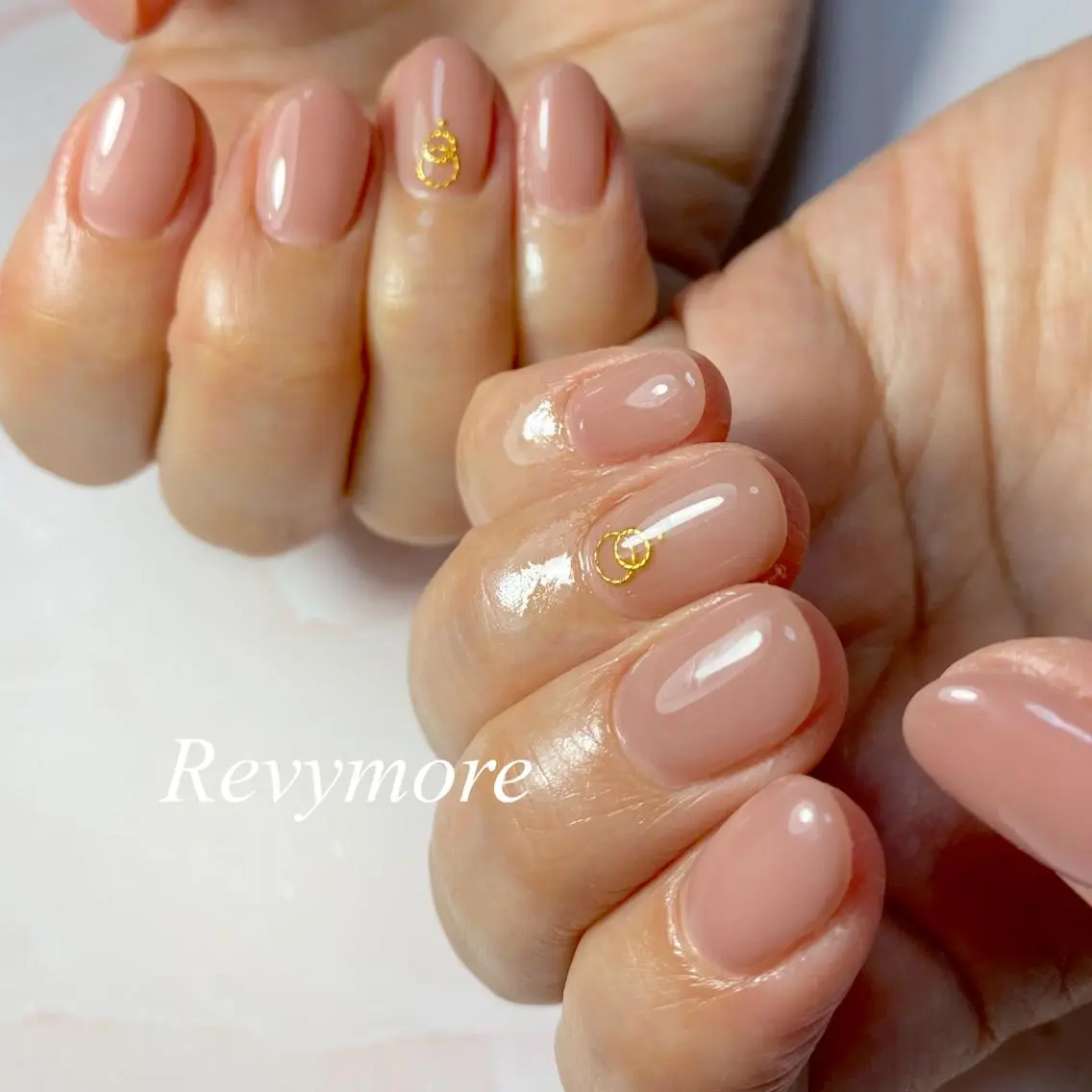 ショート ネイル クリアネイル ジェルネイル ゴールド オフィスネイル ワンカラーネイル nail salon Revymoreのネイルデザイン