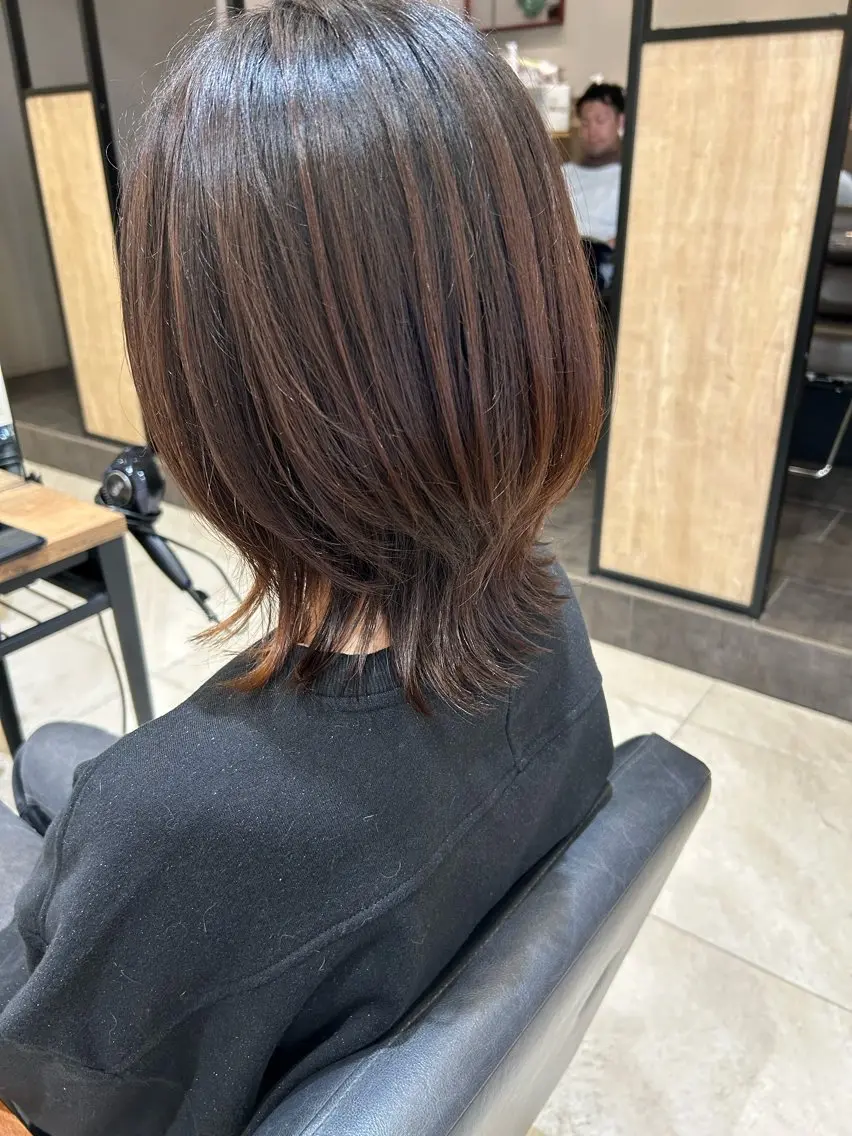 ミディアム くびれヘア くびれレイヤー レイヤーカット 横田 まおのヘアスタイル
