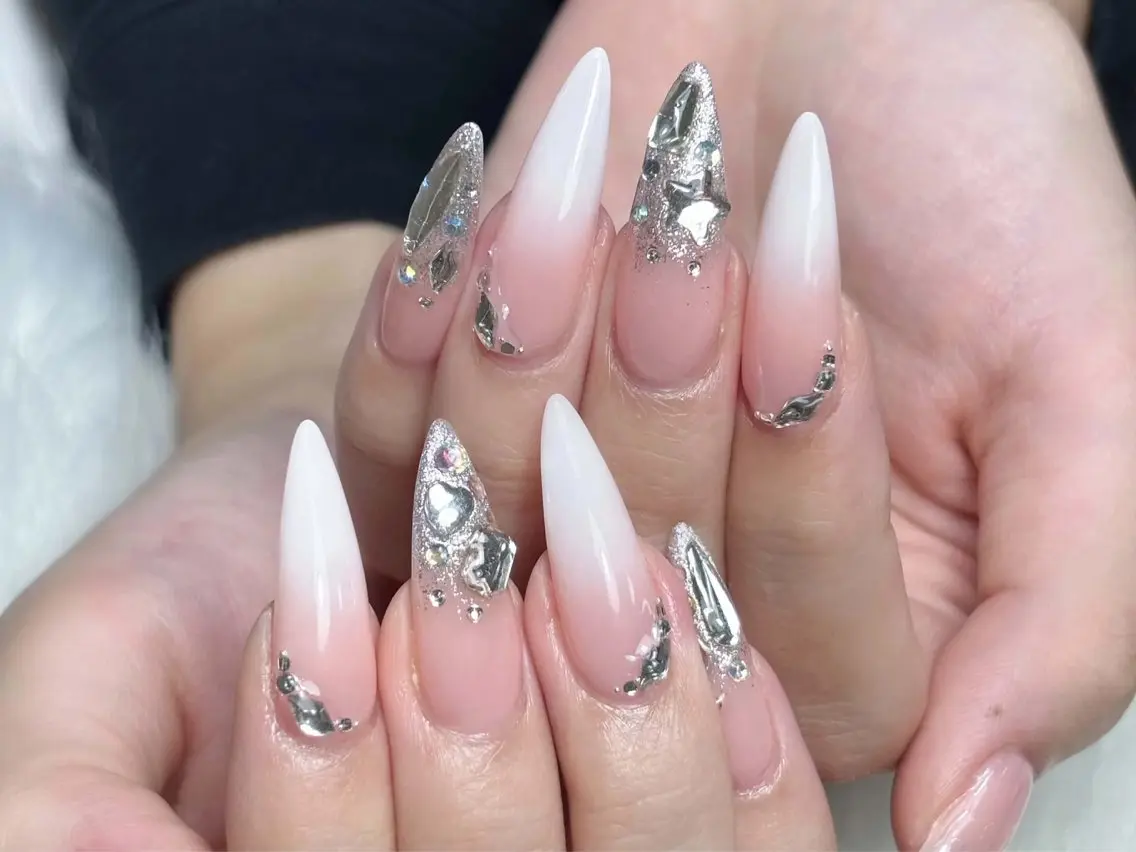 ネイル ジェルネイル キラキラネイル ロングネイル マグネットネイル 持ち込み ハンドネイル Sully Saliのネイルデザイン