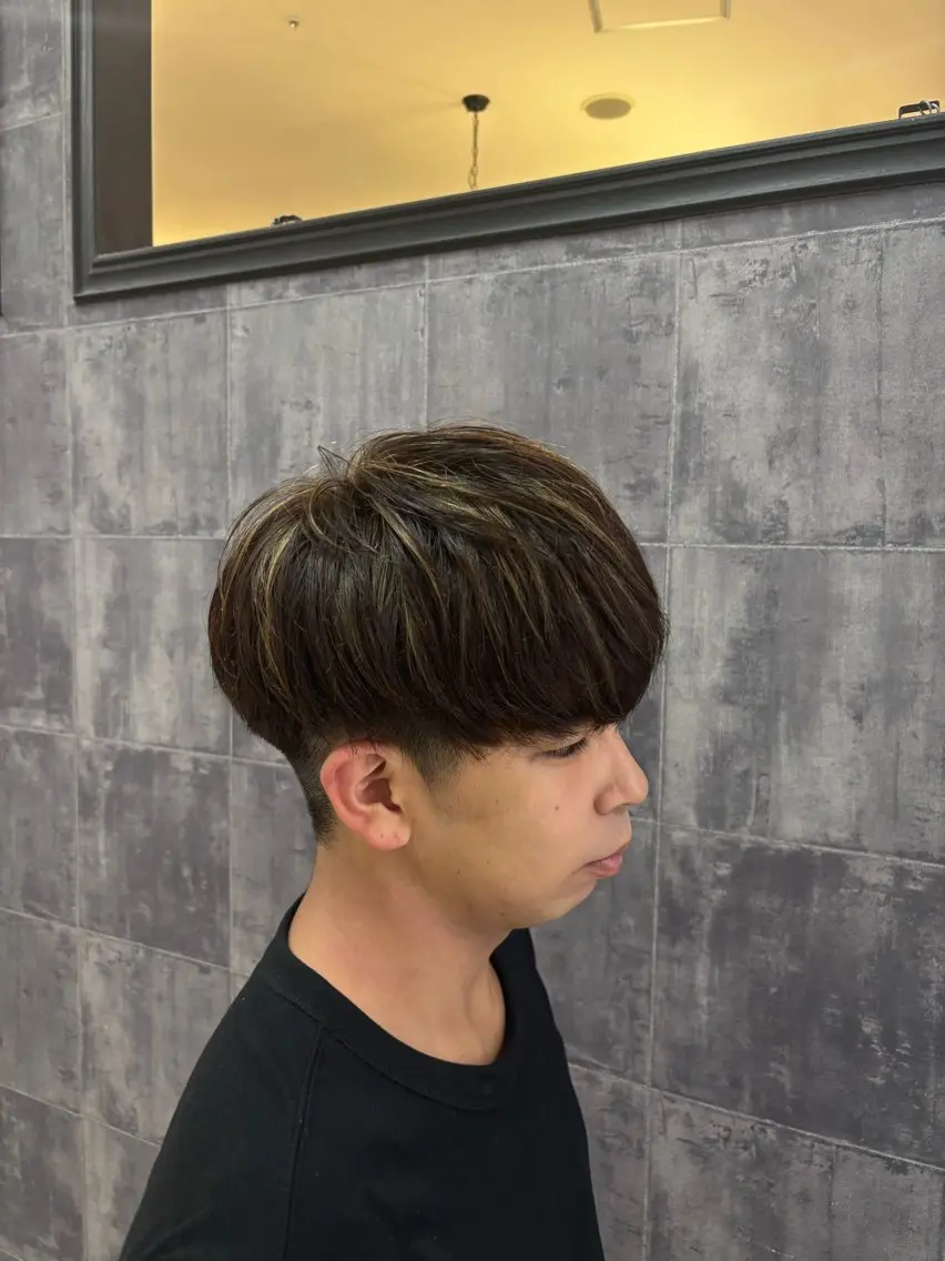 カラー メンズ メンズハイライト ベージュカラー ブラウンカラー ハイライトカラー カット ヘアカラー ショート/カラー /メンズヘア/魁人のヘアスタイル