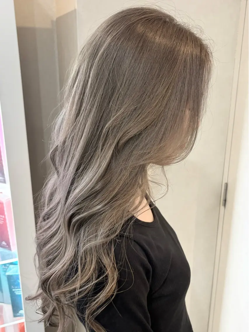 ロング ヘアカラー HIRO ✂︎のヘアスタイル