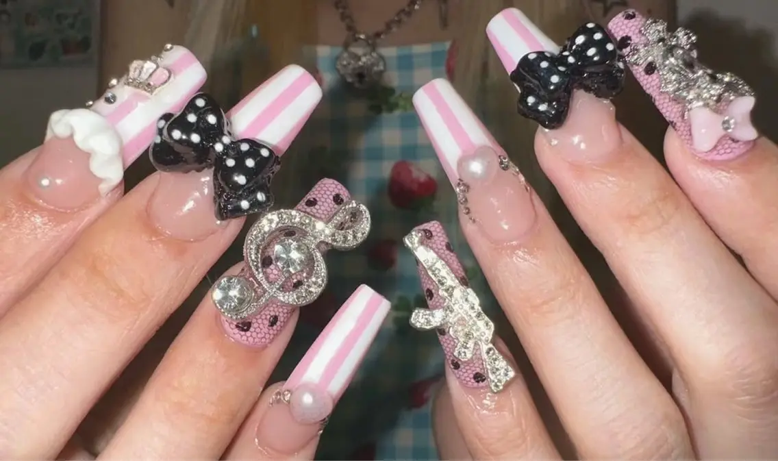 ネイル アートネイル オーロラネイル チークネイル フレンチネイル ガラスフレンチ ハンドネイル 🎀🎀YooLi Nail Salonのネイルデザイン