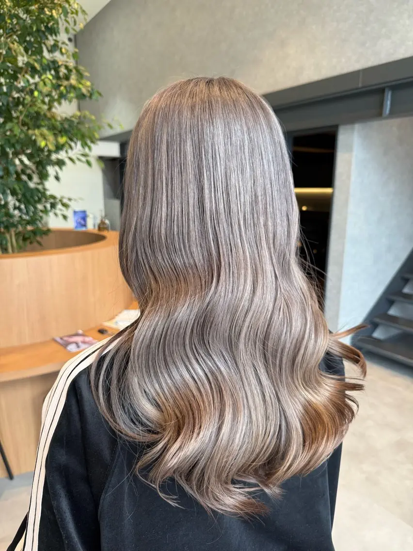 ロング カラー グレージュ ミルクティーグレージュ カット ヘアカラー ayaka |トレンドヘアのヘアスタイル