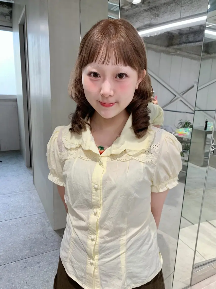 セミロング カラー ベージュカラー ブリーチ カット ヘアカラー 多幸感ヘア ゆほこのヘアスタイル