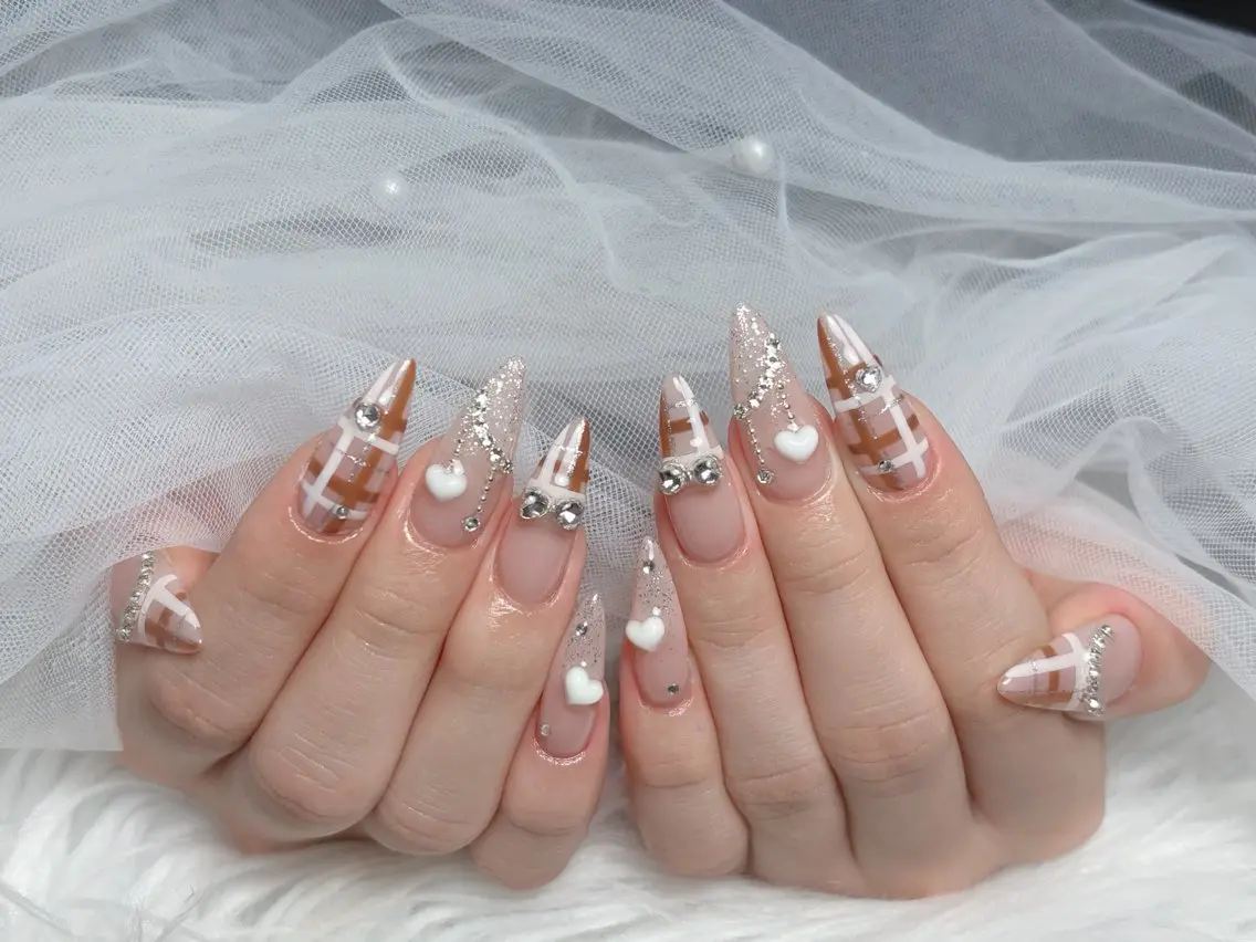 ネイル チークネイル ドット フレンチネイル グラデーション 韓国ネイル ハンドネイル Cloudy Chan Nailのネイルデザイン