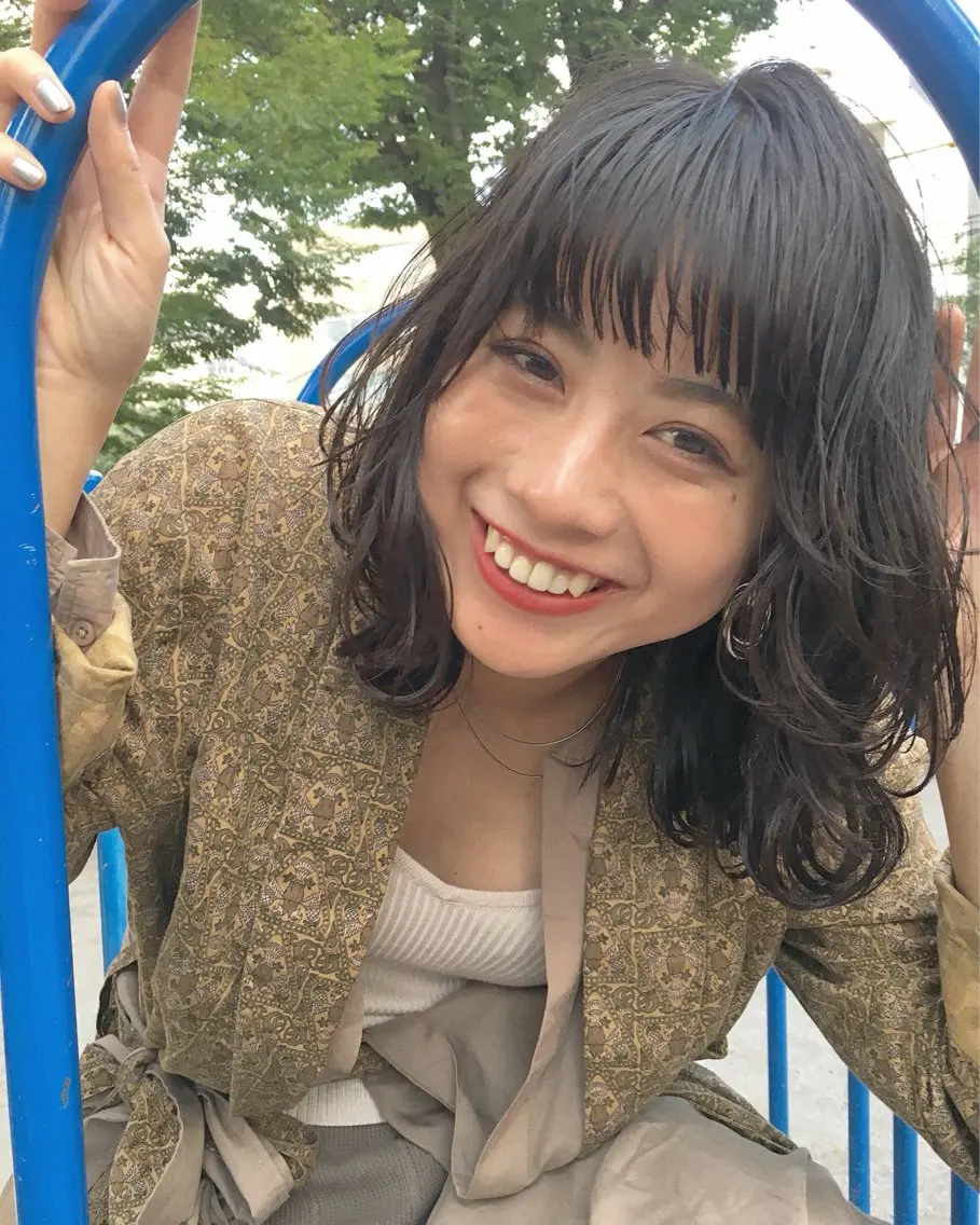 ミディアム パーマ ミディアムパーマ ニュアンスパーマ カット パーマ トリートメント レイヤーカット🪄 耳ツボ🎀Ayumiのヘアスタイル