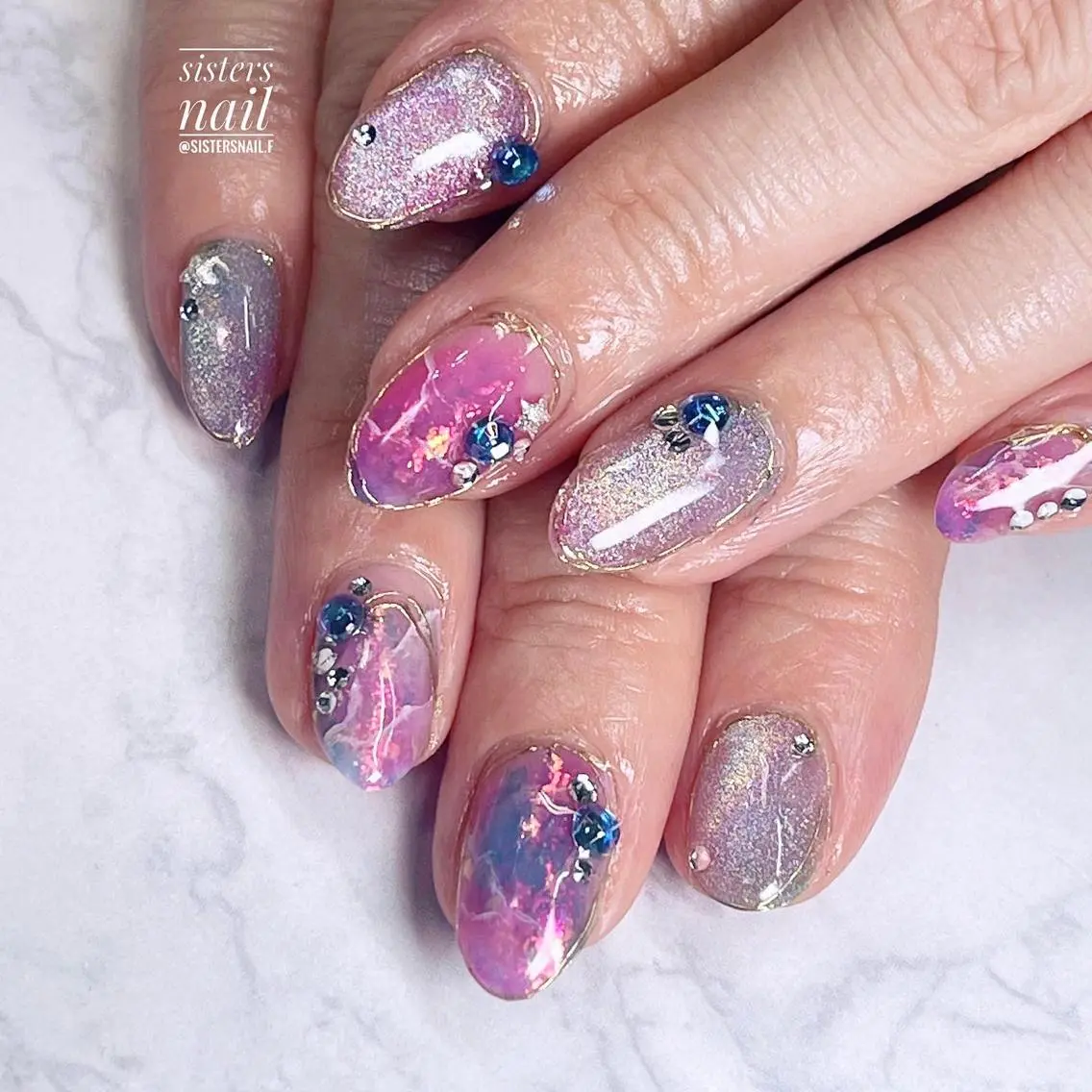 ネイル アートネイル オーロラネイル ブルー ジェルネイル ゴールド sisters nail.fのネイルデザイン