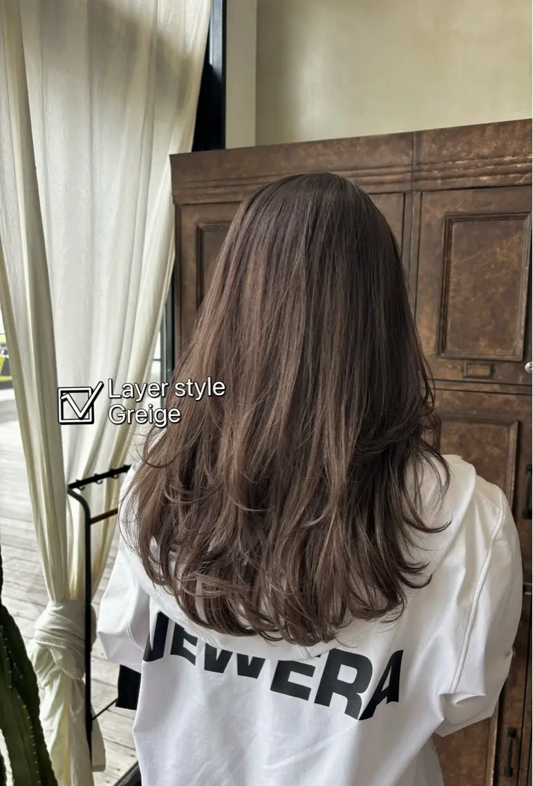 ロング カラー ブリーチ グレージュ 髪質改善/ H / ウエチ モモカのヘアスタイル
