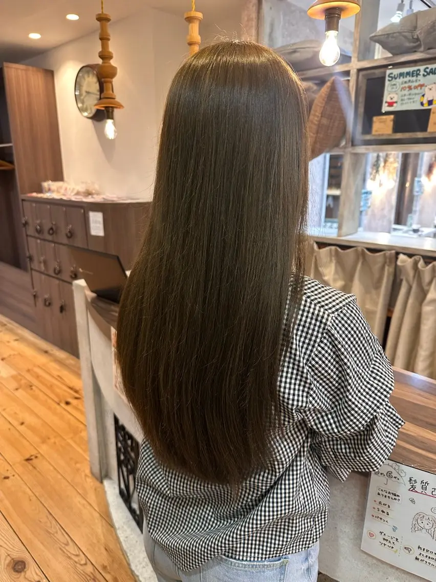 ロング カラー ベージュカラー 透明感カラー オリーブベージュ オレンジ ヘアカラー 渡部 楓葉のヘアスタイル