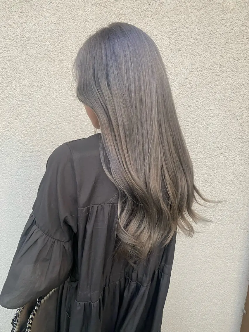 カラー Bish Yanaのヘアスタイル