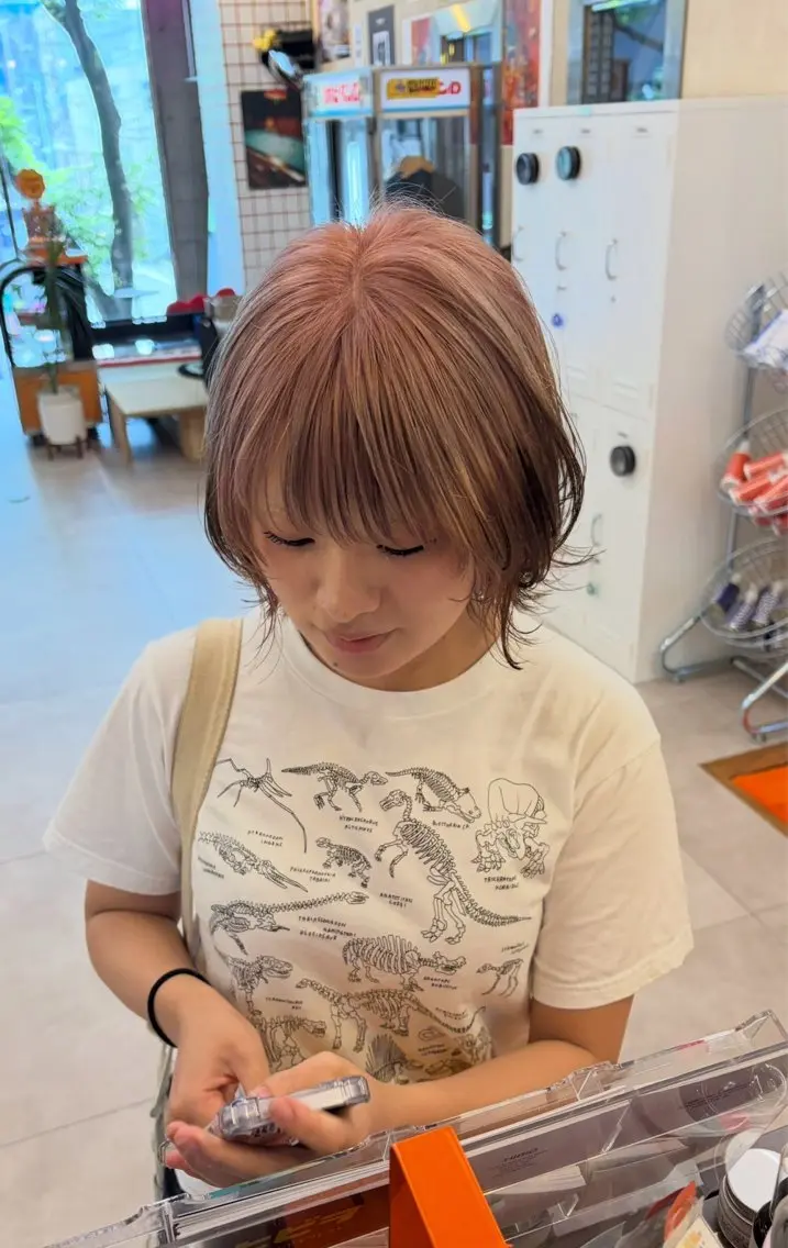 ショート ヘアカラー sara ブリーチカラーのヘアスタイル