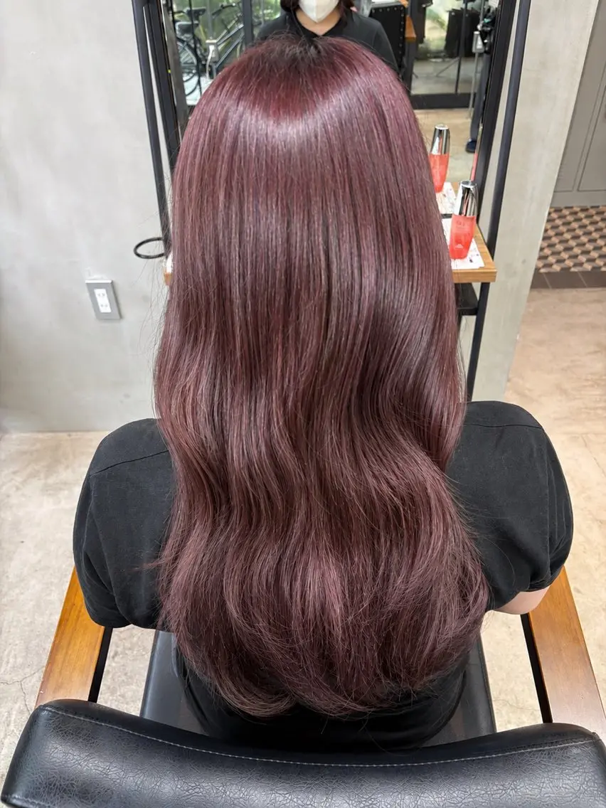 ロング カラー ハイライトカラー バイオレットカラー ハイライト 長代 結日香のヘアスタイル