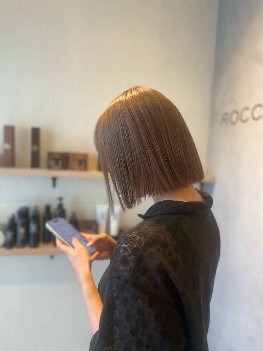 ショート ヘアカラー アイナ ROCCOのヘアスタイル