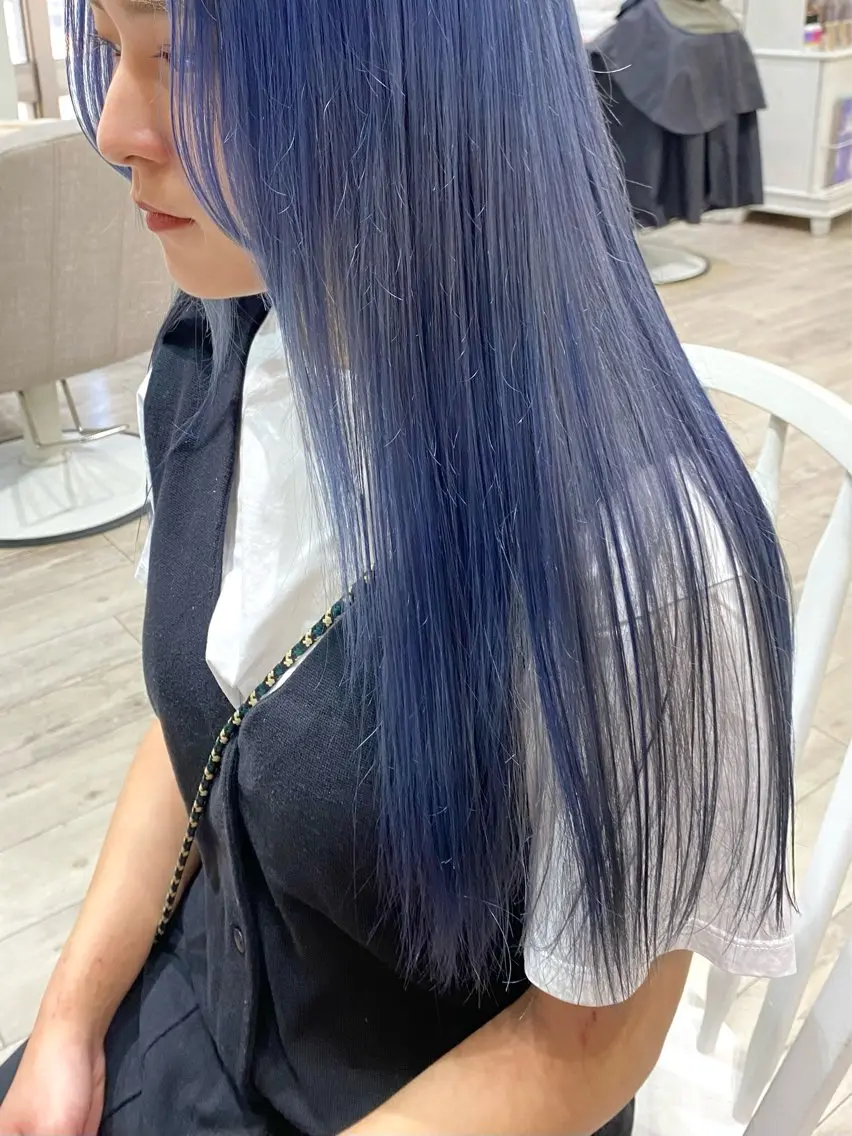 ロング カラー ブリーチ ブロンド ブルーカラー カット ヘアカラー トリートメント 暖色カラー✨️ 門内 梨真のヘアスタイル