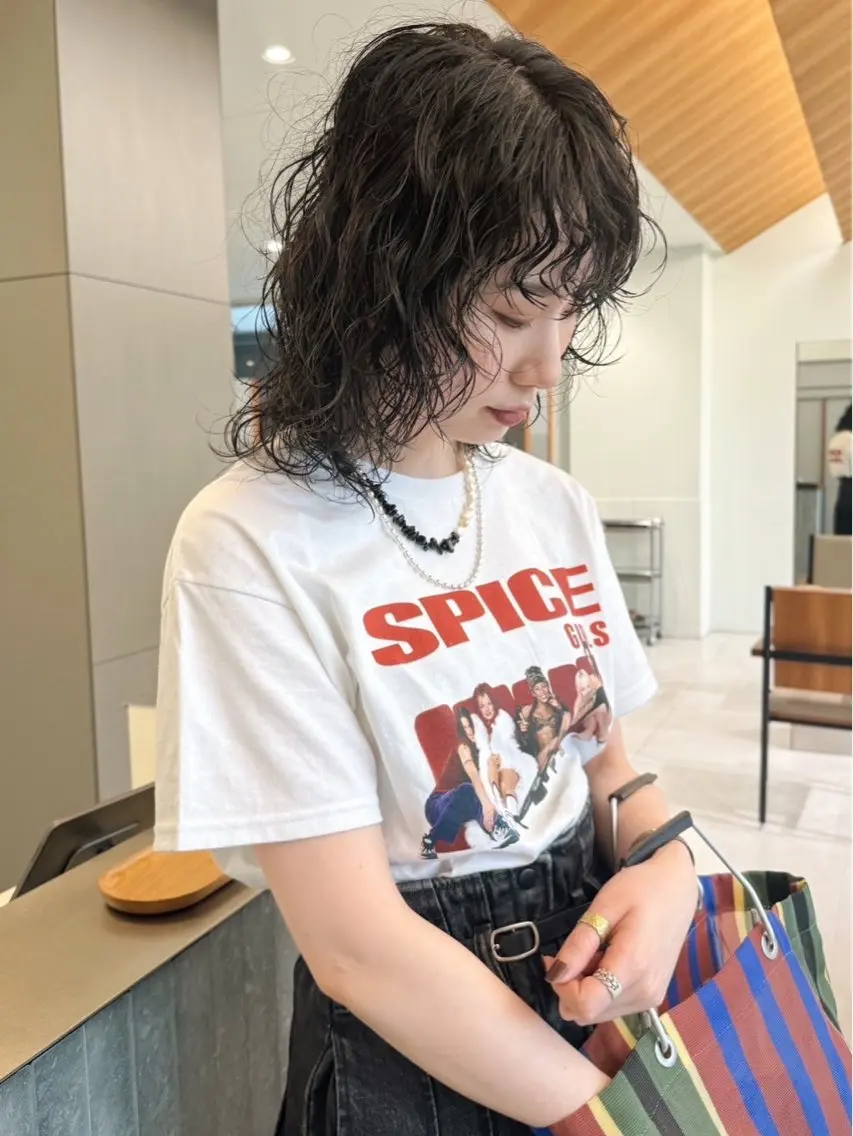 ミディアム パーマ ミディアムパーマ レイヤーカット カット トリートメント オリーブカラー/ レイヤー/ ローレンのヘアスタイル