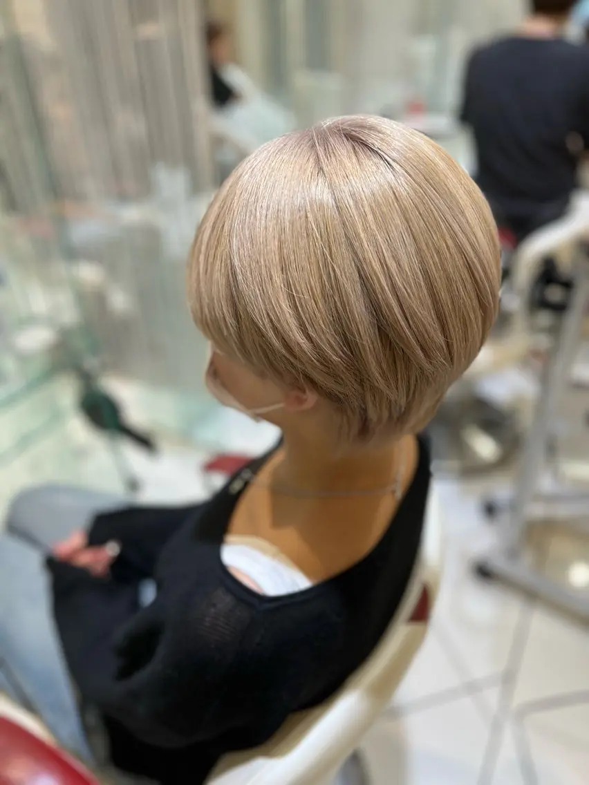 ショート カラー バレイヤージュ ベージュカラー ブリーチ ブロンド ダブルカラー 髪質改善×ハイトーン ✨倉持のヘアスタイル