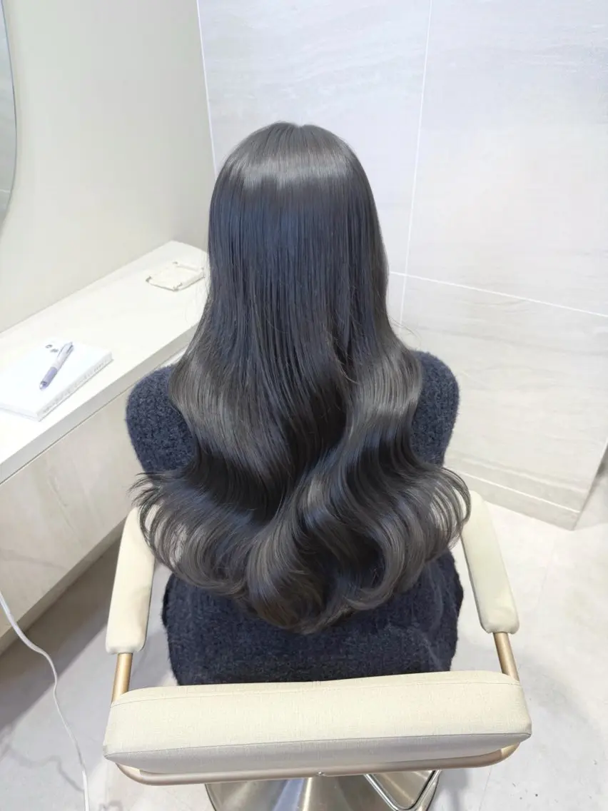 ロング カラー アッシュ アッシュグレー アッシュグレージュ ブリーチ ダブルカラー カット ヘアカラー 透明感カラー🌿 グレージュ🐺陽介のヘアスタイル