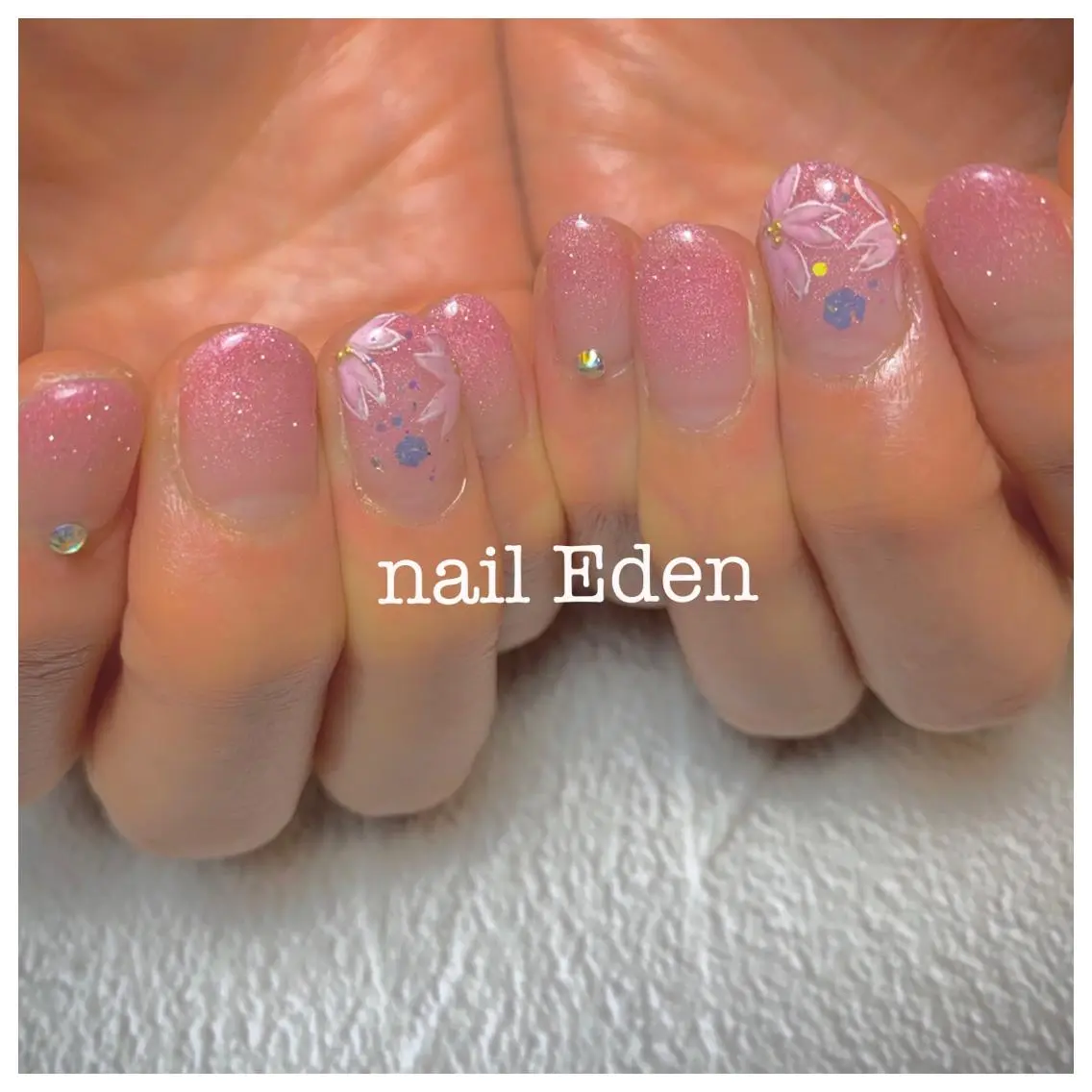 ネイル 持ち込み ストーンネイル Eden ♾️のネイルデザイン