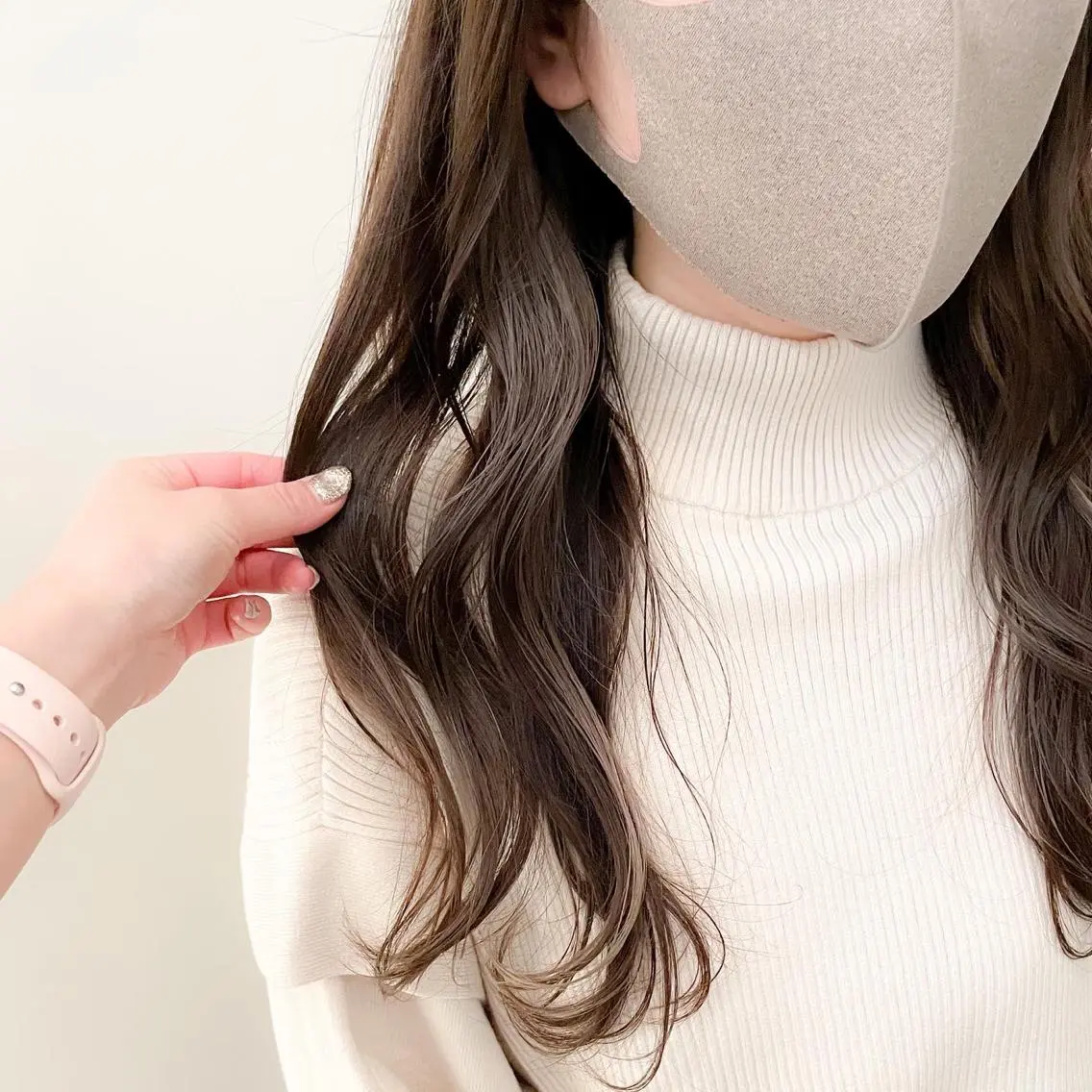ロング カラー イヤリングカラー グレージュ インナーカラー ヘアカラー ✨カラー支持No.1 🧸ワキ カナコ🧸のヘアスタイル