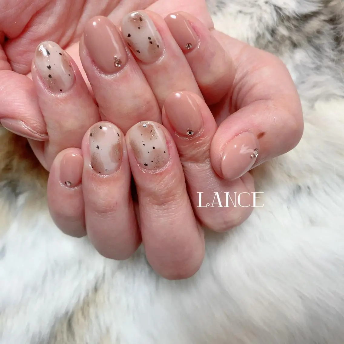 ミディアム ネイル オーロラネイル フットネイル フレンチネイル グラデーション キラキラネイル ハンドネイル Lance nailのネイルデザイン
