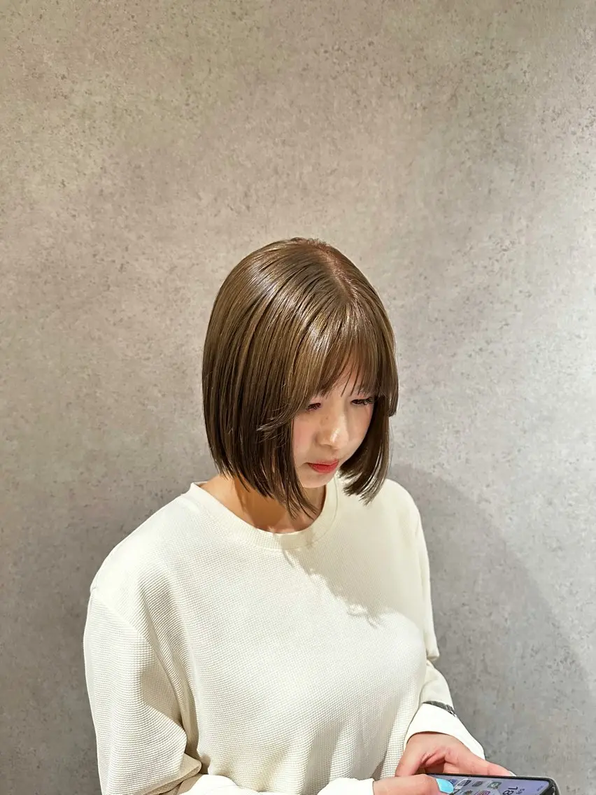 ミディアム カラー ベージュカラー オリーブベージュ カット ヘアカラー ブリーチカラー/ ベージュ/SARAのヘアスタイル