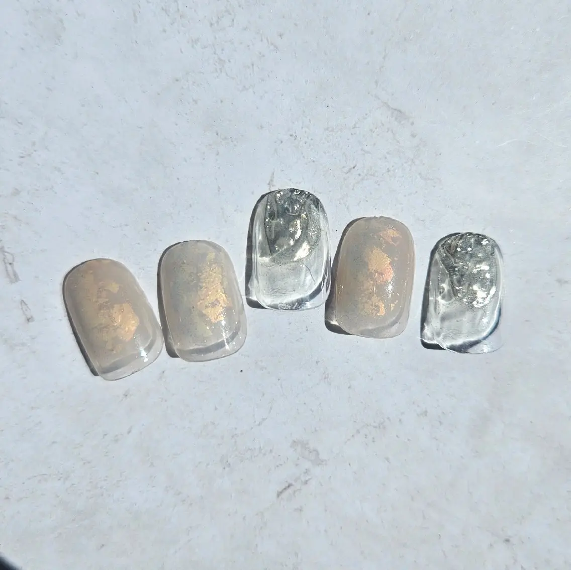 ネイル キラキラネイル ニュアンスネイル シンプルネイル 春ネイル ハンドネイル Nailsalon manoのネイルデザイン