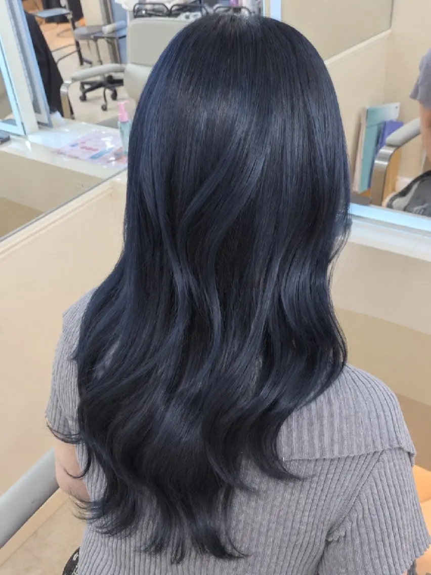 ロング カラー ブルーカラー ネイビーカラー ヘアカラー 原田 来実🥜🍪のヘアスタイル