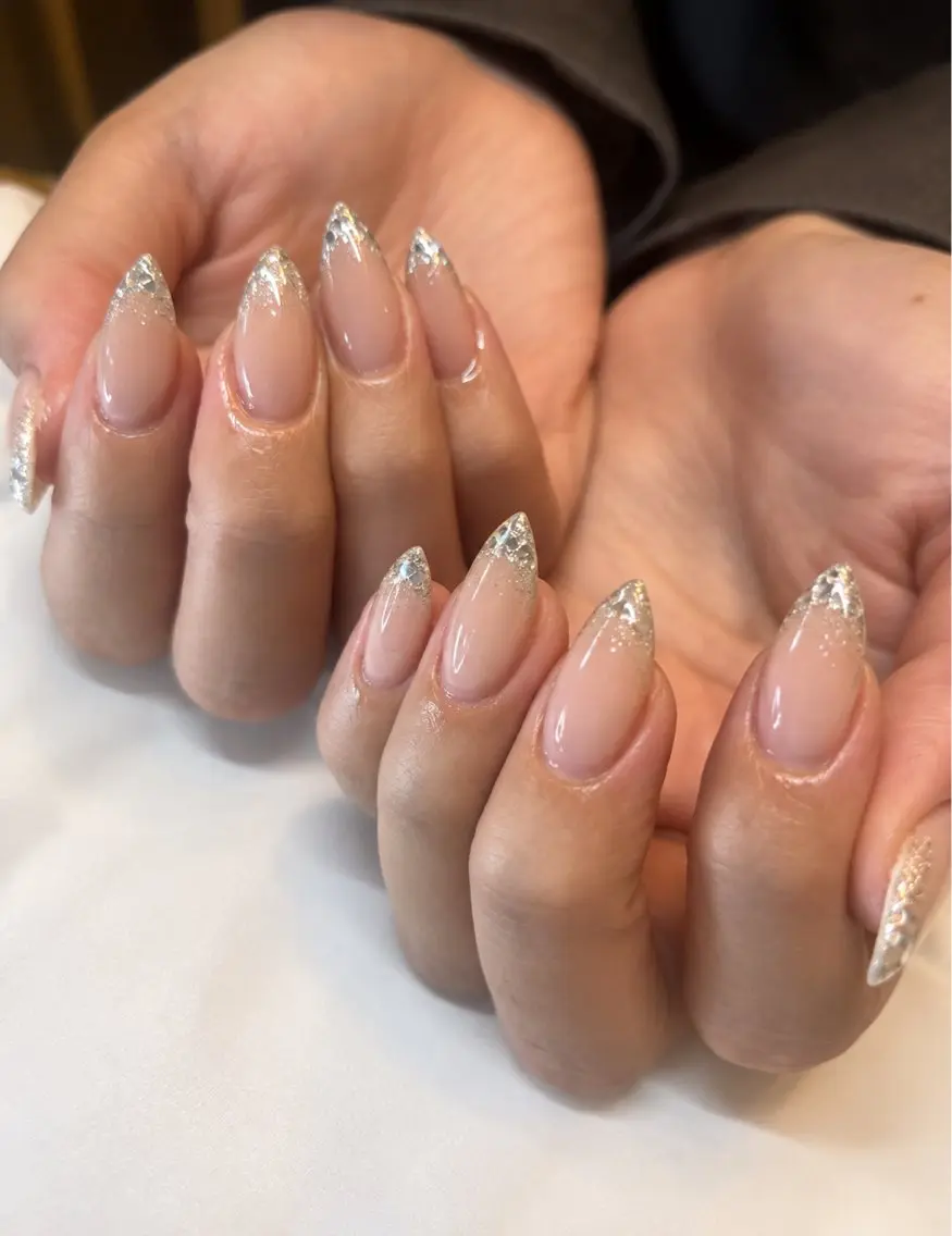 ネイル フレンチネイル ガラスフレンチ キラキラネイル ラメ(グリッター) ハンドネイル Rafinesse Nail salonのネイルデザイン