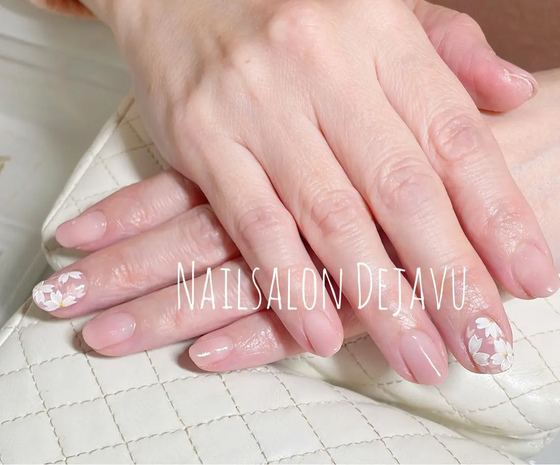 ネイル アートネイル 桜ネイル グラデーション 春ネイル Nail salon Dejavu 🌿のネイルデザイン