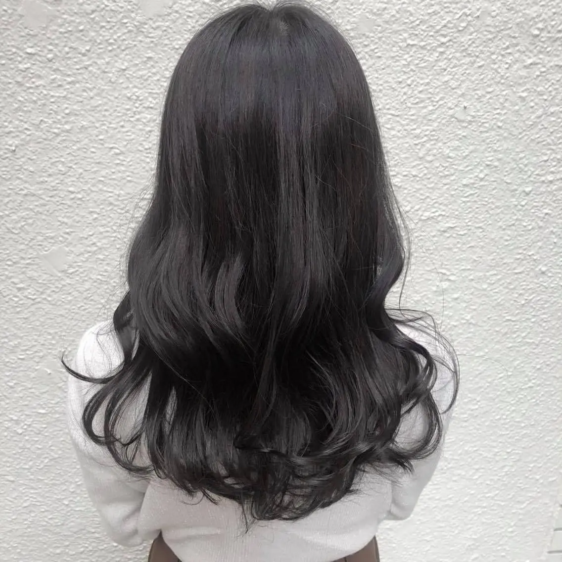 セミロング ブリーチなしカラー/ 顔周りレイヤーカットのヘアスタイル