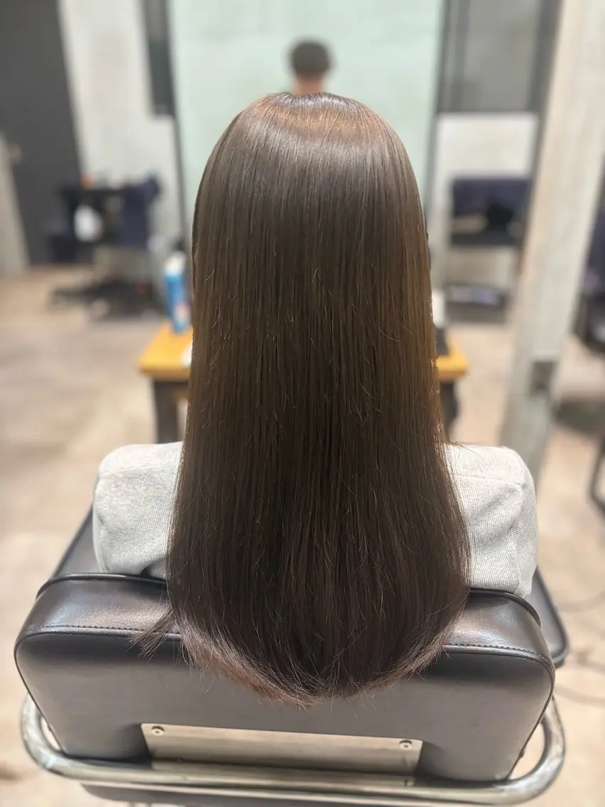 カット、カラー、ベーストリートメントの写真
