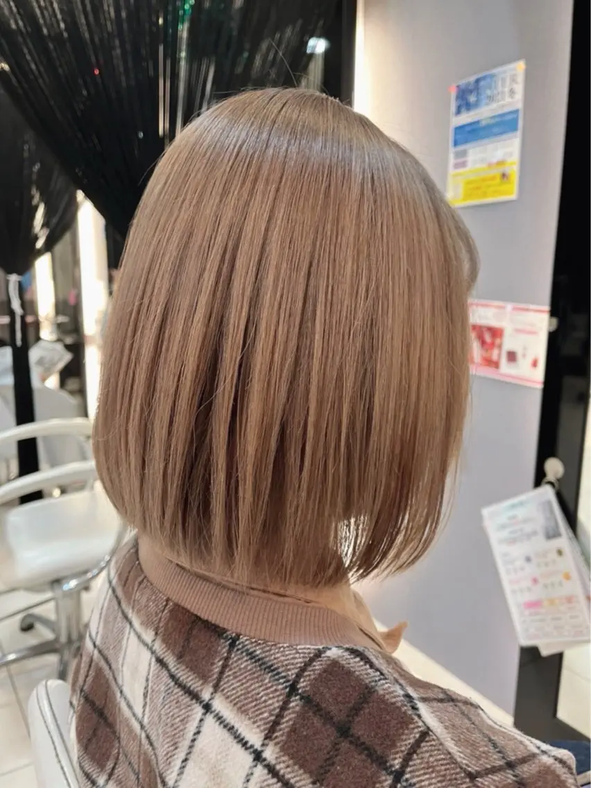 ショート カラー ベージュカラー ミルクティーベージュ ヘアカラー トリートメント デザインカラー✨🦄 透明感カラー✨ヒカルのヘアスタイル