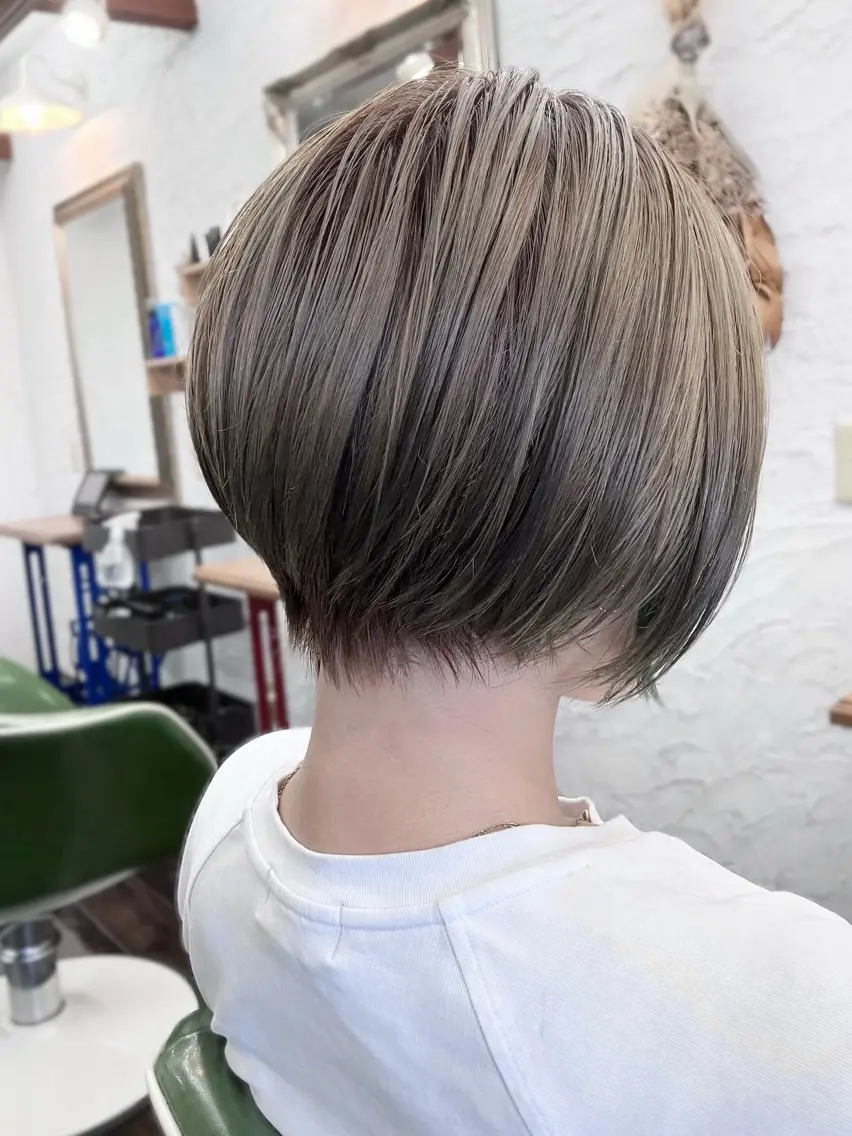 ショート カット ヘアカラー 末吉 慶多のヘアスタイル