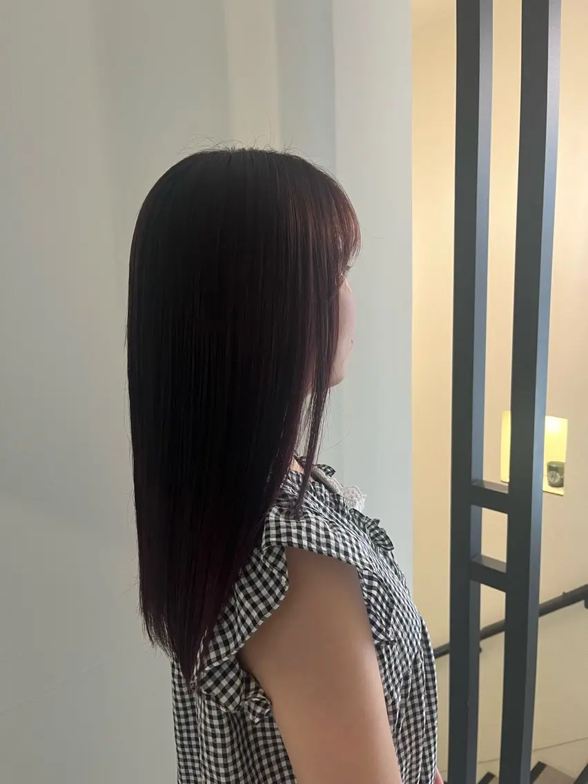 セミロング パープルカラー ヘアカラー トリートメント 山本 彩香のヘアスタイル