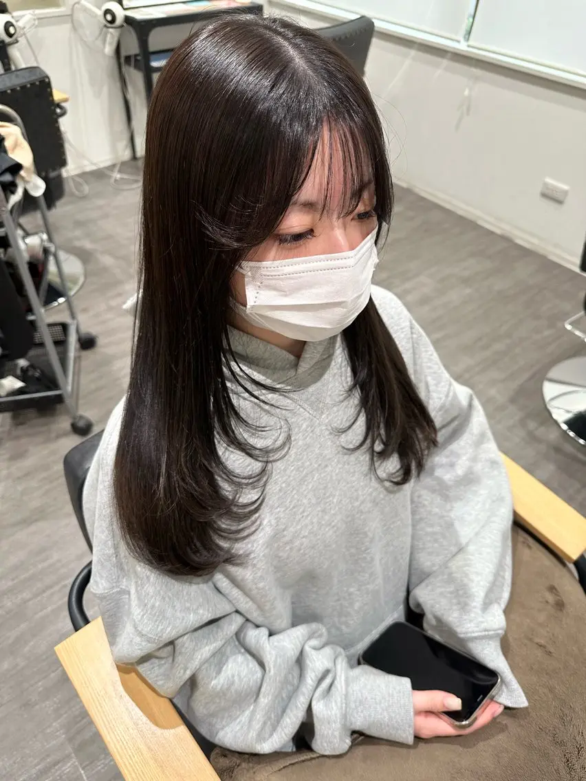 セミロング カラー ブラウンカラー ダークブラウン 顔まわりレイヤー レイヤーカット カット ヘアカラー トリートメント 艶髪レイヤー上田 紗也🇰🇷💗のヘアスタイル
