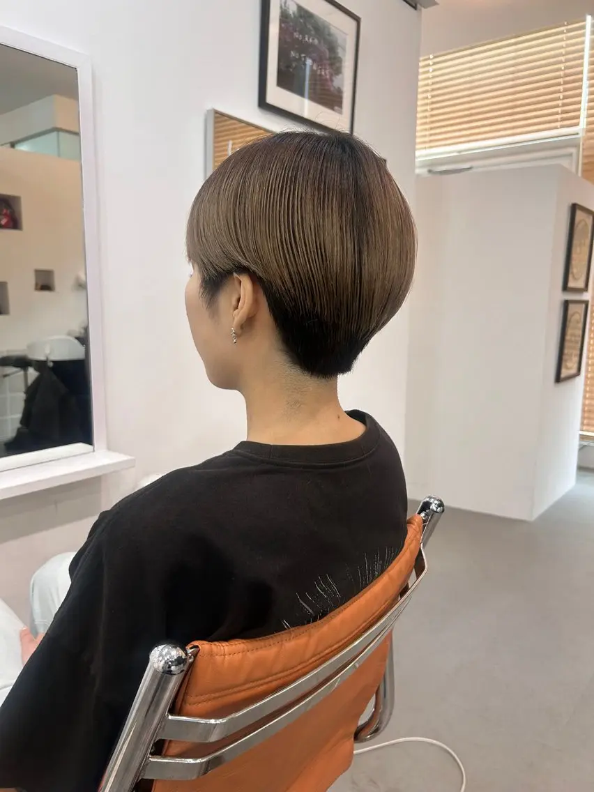 ショート カラー かがやしづ ⭐️ベージュのヘアスタイル