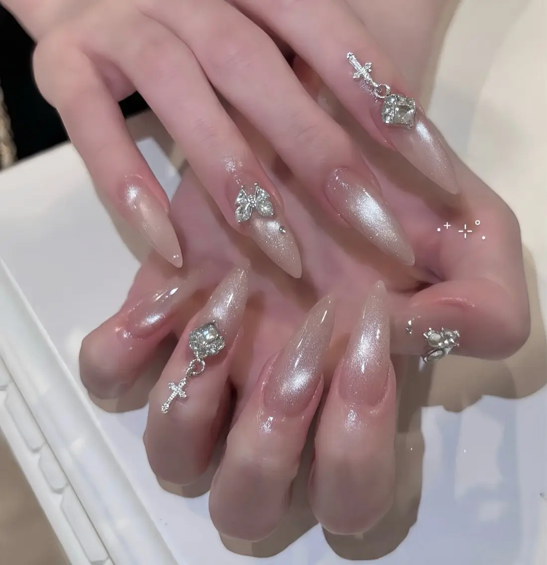 ネイル オーロラネイル ブルー フットネイル ジェルネイル 氷ネイル・うるうるネイル ハンドネイル Rin Nail 新大久保店のネイルデザイン
