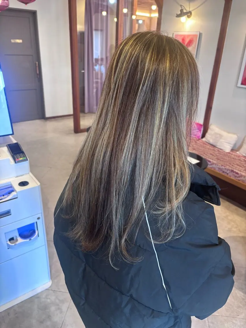 ロング カラー 抜きっぱなしブロンド ハイライトカラー ハイライト カット ヘアカラー トリートメント Ayano＿ Jill francのヘアスタイル