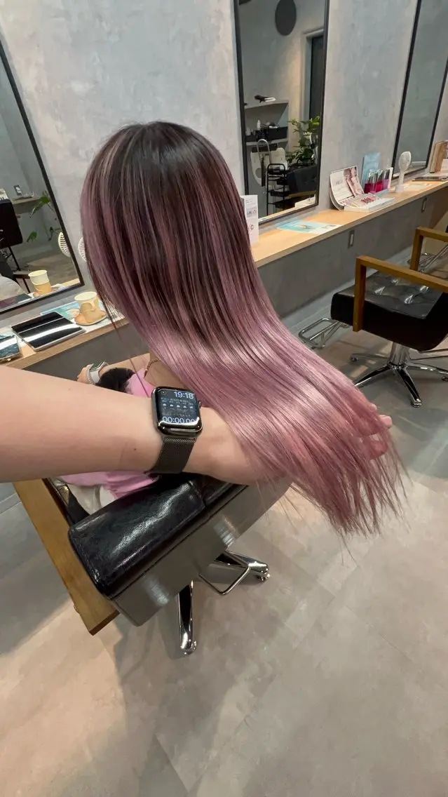セミロング ヘアカラー motoトップカラー リスト/ブリーチカラのヘアスタイル
