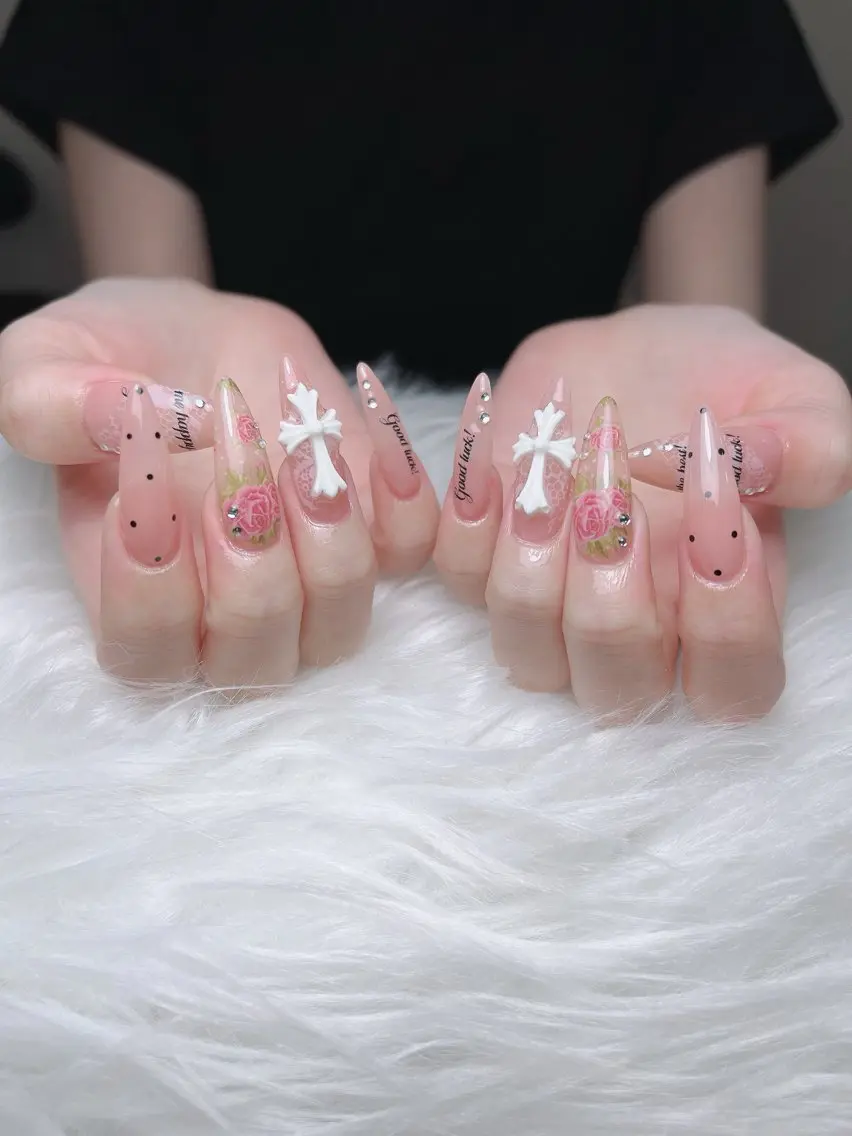 ネイル アートネイル オーロラネイル フレンチネイル ジェルネイル グラデーション ハンドネイル Sora  Nail Studioのネイルデザイン