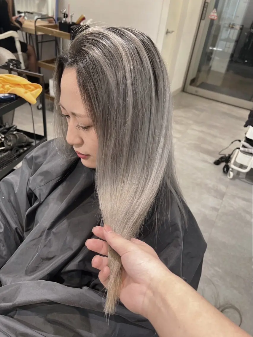 セミロング カラー バレイヤージュ グレージュ レイヤーカット 指名数No.1 /NAOYAのヘアスタイル