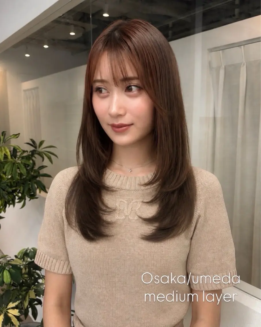 ミディアム カット ヘアカラー レイヤーカット/オリ ーブカラー/アヤのヘアスタイル
