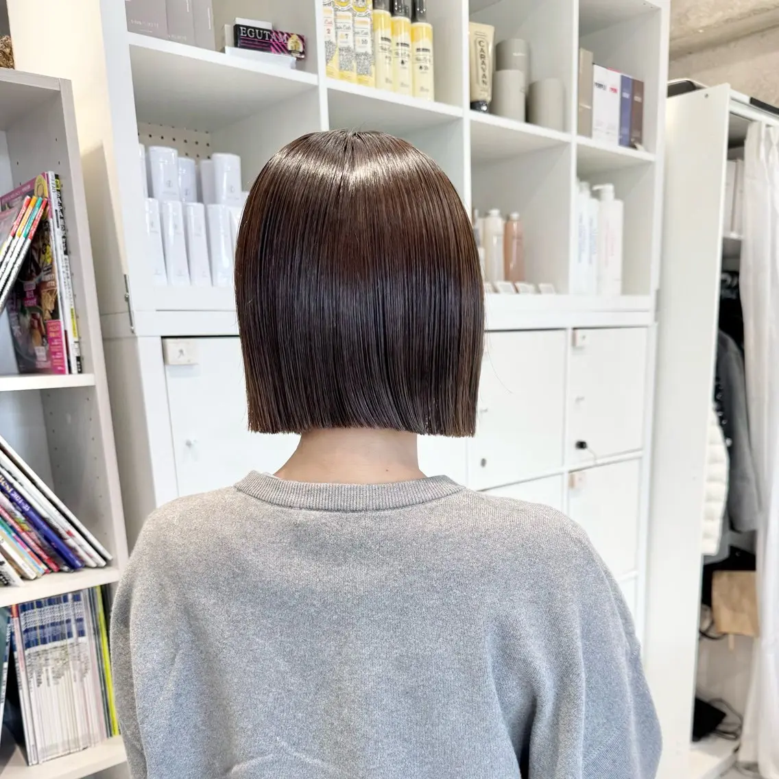 ミディアム 切りっぱなしボブ ボブ カット ヘアカラー トリートメント 会田有紀 /切りっぱなしボブのヘアスタイル